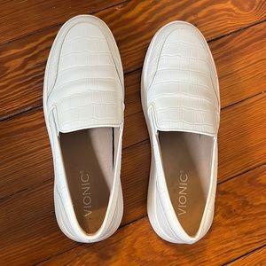 Vionic white croc low top sneaker